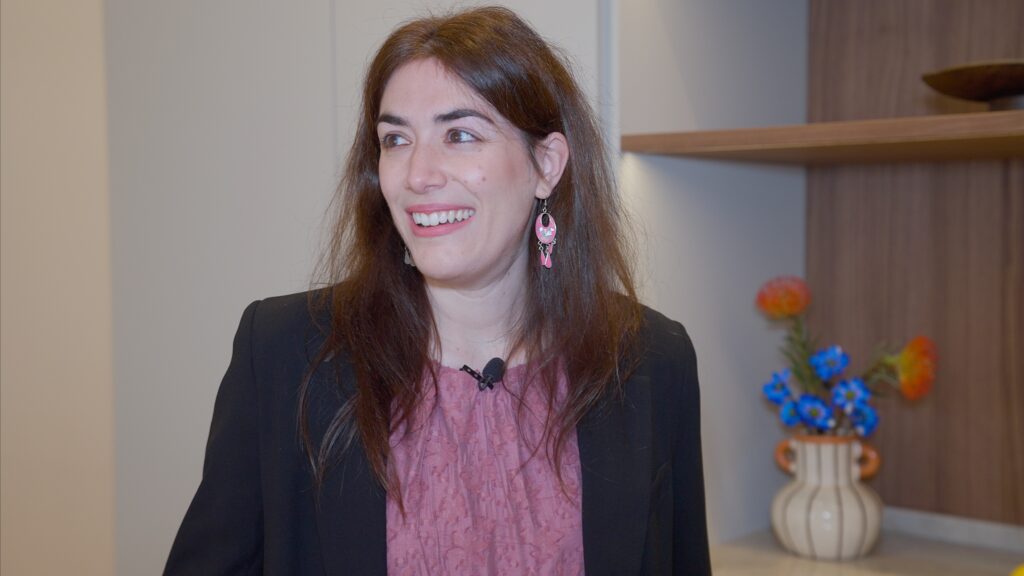 Fotografía del primer capítulo de Busco Piso, serie producida por GMT, mostrando a los protagonistas durante la búsqueda de piso.