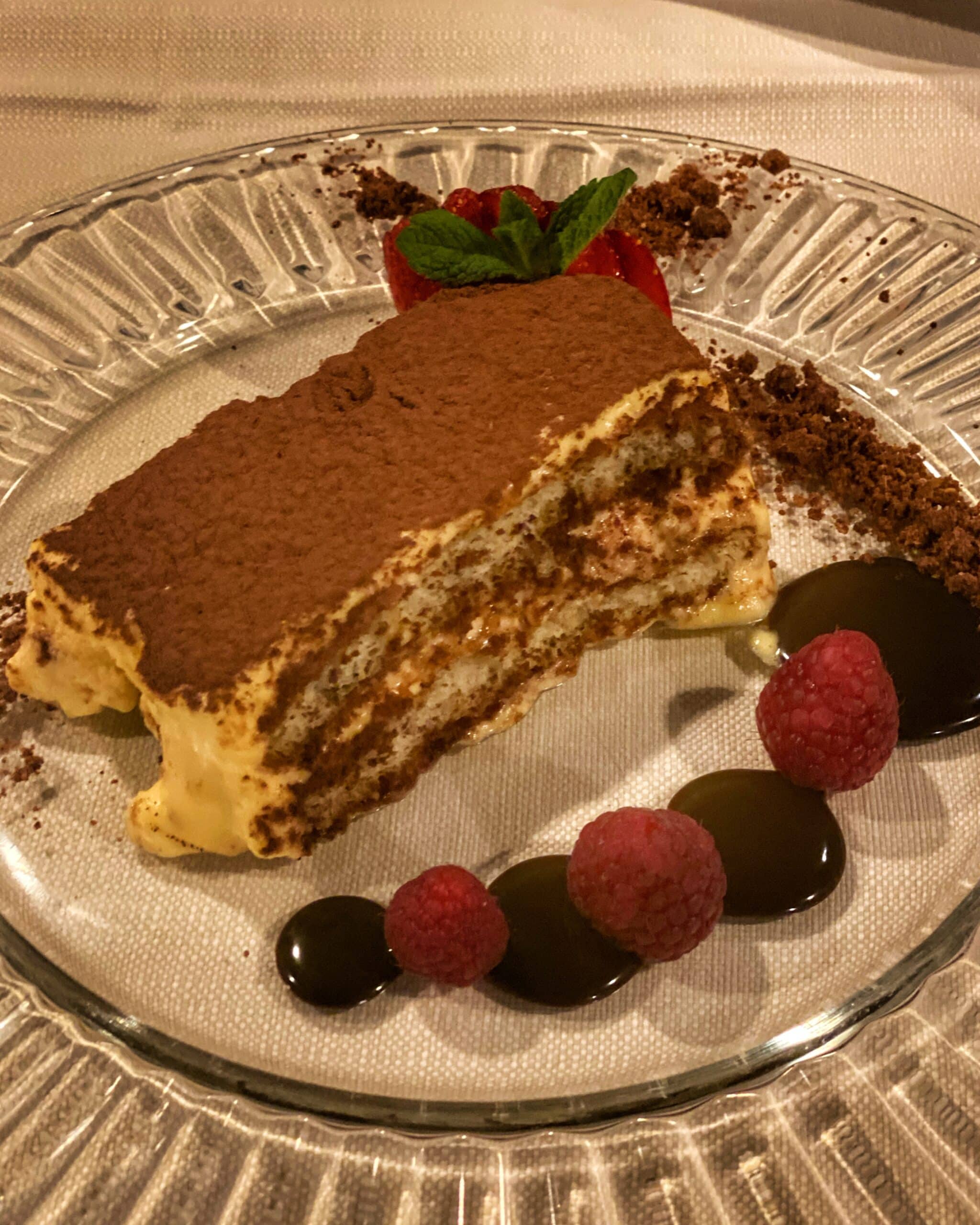 A su servido en un plato, representando los postres tradicionales de la gastronomía de Venecia.